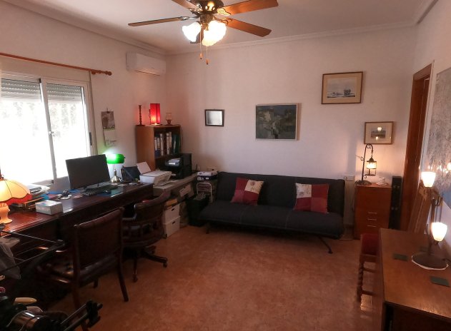 Resale - Finca / Country Property *  - Orihuela *