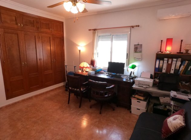 Resale - Finca / Country Property *  - Orihuela *