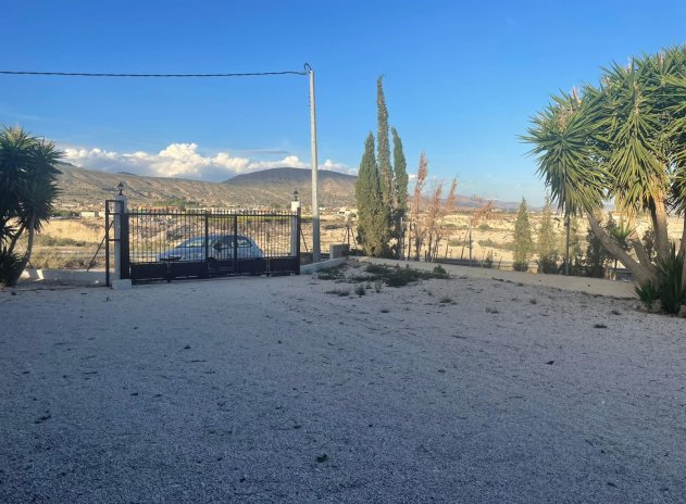 Wiederverkauf - Finca / Ländliches Wohnhaus - Fortuna