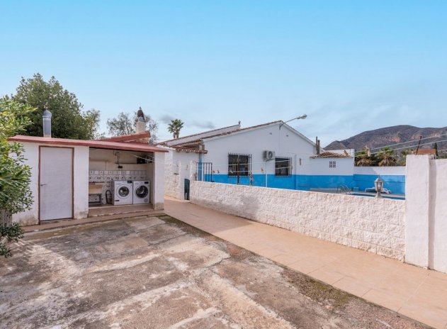 Herverkoop - Villa - Hondón de las Nieves