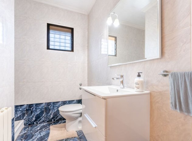 Herverkoop - Villa - Hondón de las Nieves