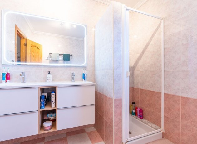 Herverkoop - Villa - Hondón de las Nieves