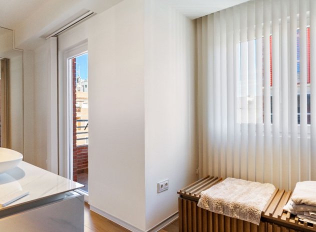 Resale - Apartment / Flat * - Torrevieja *