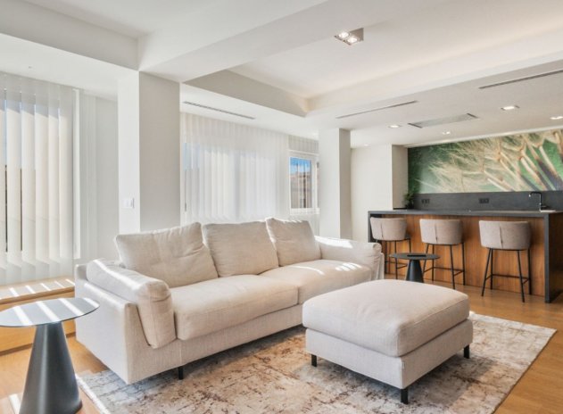 Resale - Apartment / Flat * - Torrevieja *