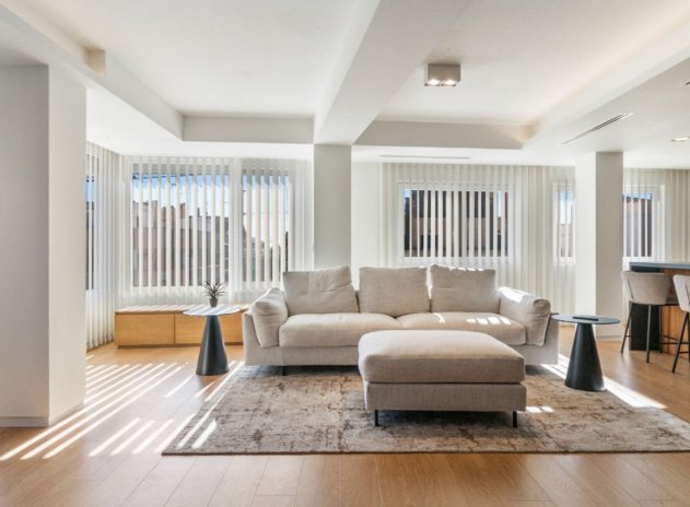 Resale - Apartment / Flat * - Torrevieja *