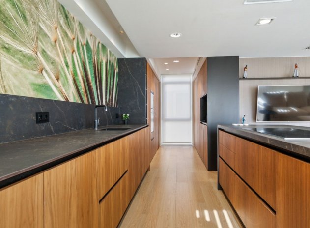 Resale - Apartment / Flat * - Torrevieja *