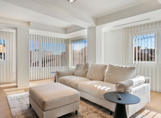 Resale - Apartment / Flat * - Torrevieja *