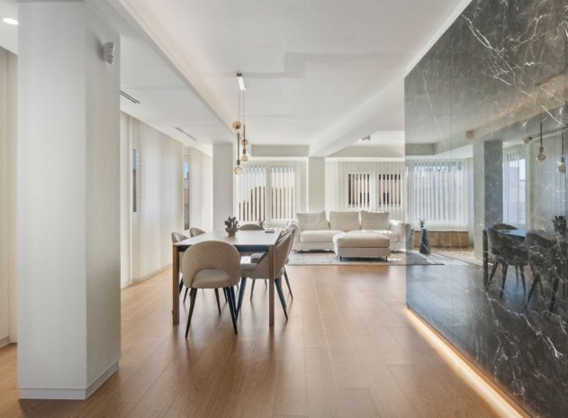 Resale - Apartment / Flat * - Torrevieja *