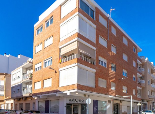 Resale - Apartment / Flat * - Torrevieja *