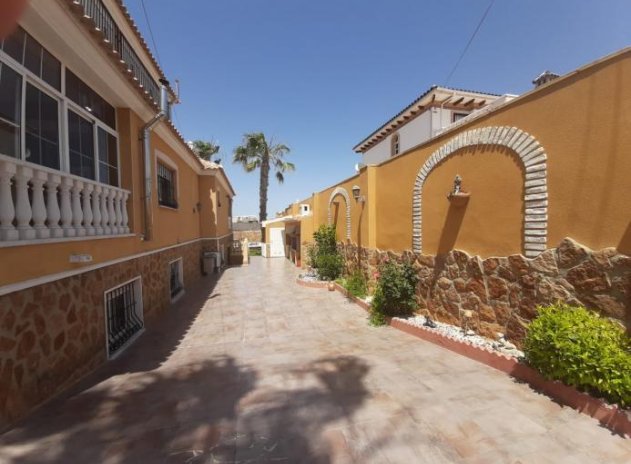 Herverkoop - Villa - Torrevieja - Aguas Nuevas