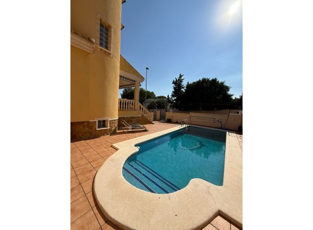 Herverkoop - Villa - Orihuela - Villamartín