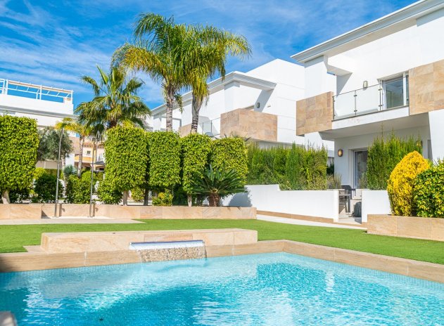 Resale - Villa * - Ciudad Quesada *