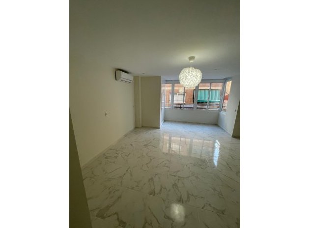 Resale - Apartment / Flat * - Torrevieja *