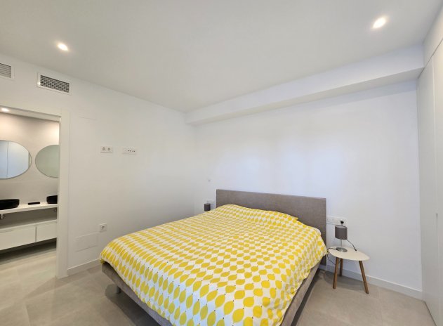 Resale - Apartment / Flat * - Pilar de la Horadada *