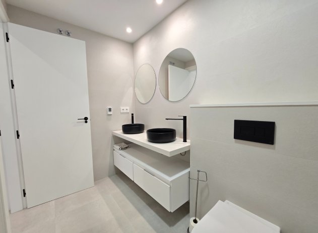 Resale - Apartment / Flat * - Pilar de la Horadada *