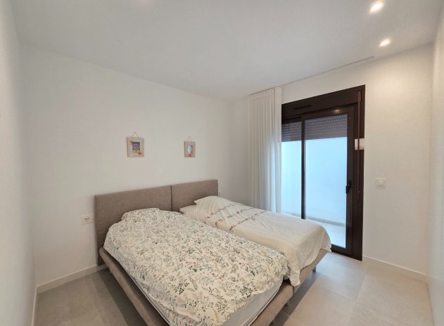 Resale - Apartment / Flat * - Pilar de la Horadada *