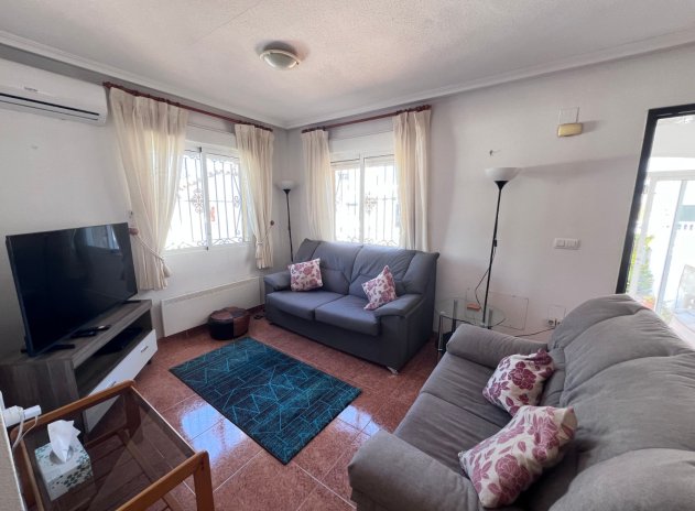 Resale - Villa * - Orihuela * - Entre Naranjos *