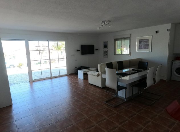 Resale - Villa * - Algorfa *