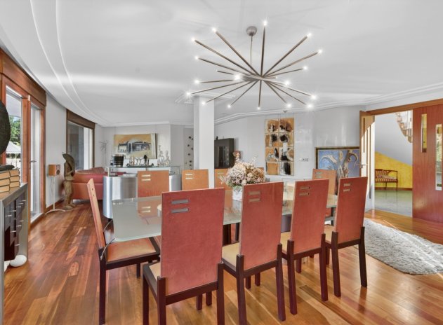 Resale - Villa * - Elche