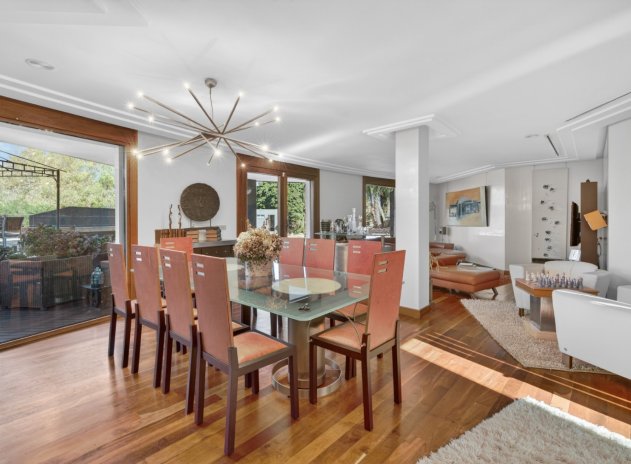 Resale - Villa * - Elche