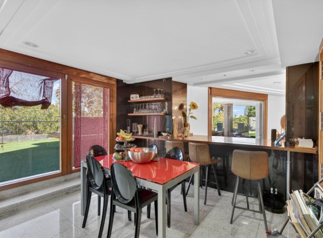 Resale - Villa * - Elche