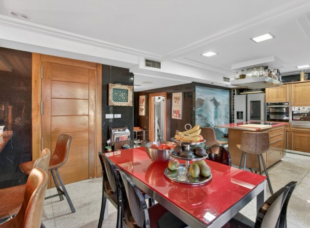 Resale - Villa * - Elche