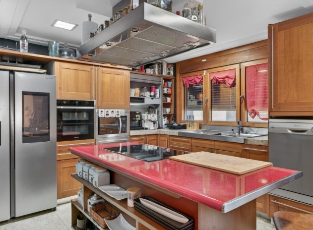 Resale - Villa * - Elche