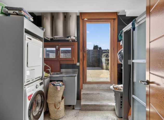 Resale - Villa * - Elche