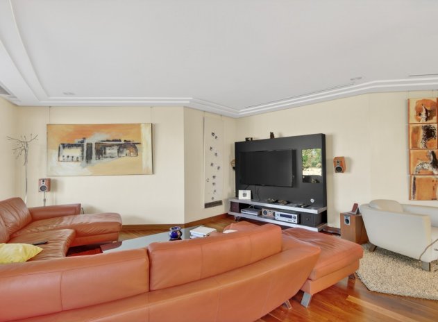 Resale - Villa * - Elche