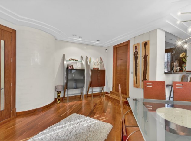 Resale - Villa * - Elche