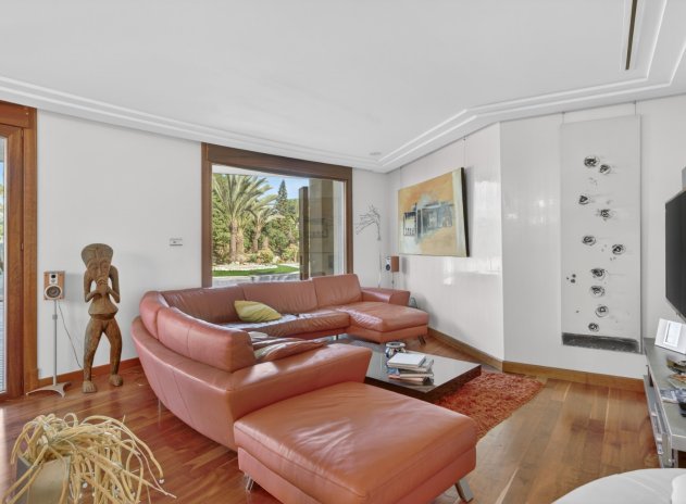 Resale - Villa * - Elche