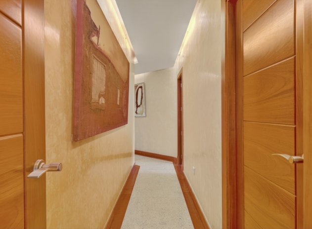 Resale - Villa * - Elche