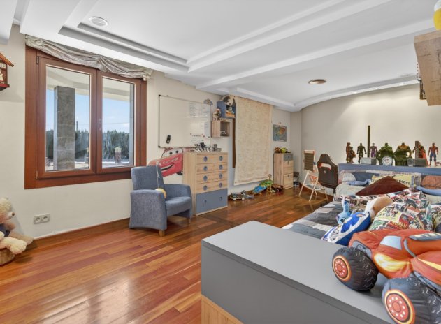 Resale - Villa * - Elche