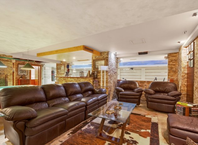 Resale - Villa * - Elche