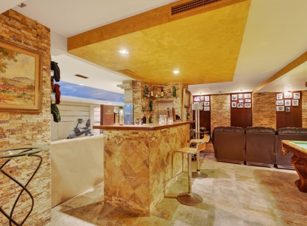 Resale - Villa * - Elche