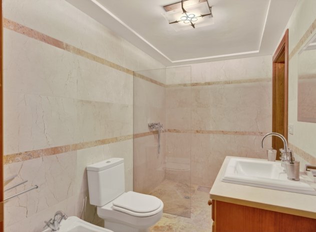 Resale - Villa * - Elche