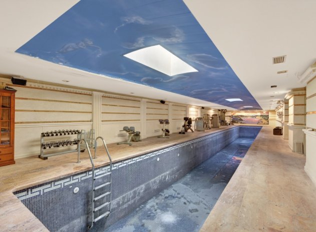 Resale - Villa * - Elche