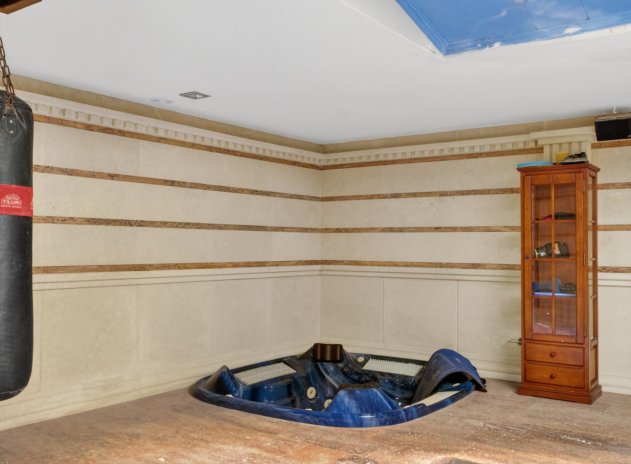 Resale - Villa * - Elche