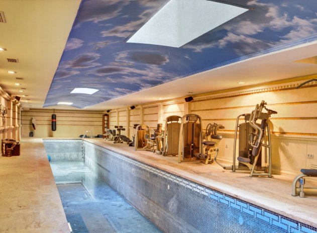 Resale - Villa * - Elche