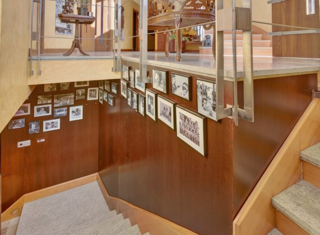 Resale - Villa * - Elche