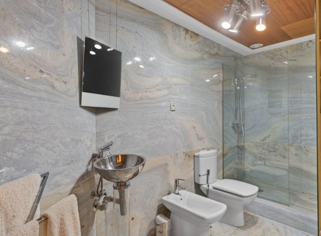 Resale - Villa * - Elche