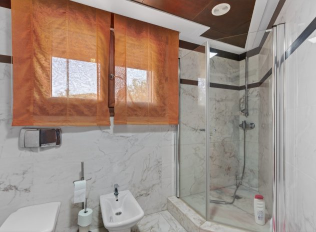 Resale - Villa * - Elche