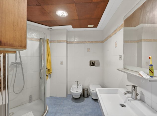 Resale - Villa * - Elche