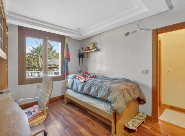 Resale - Villa * - Elche