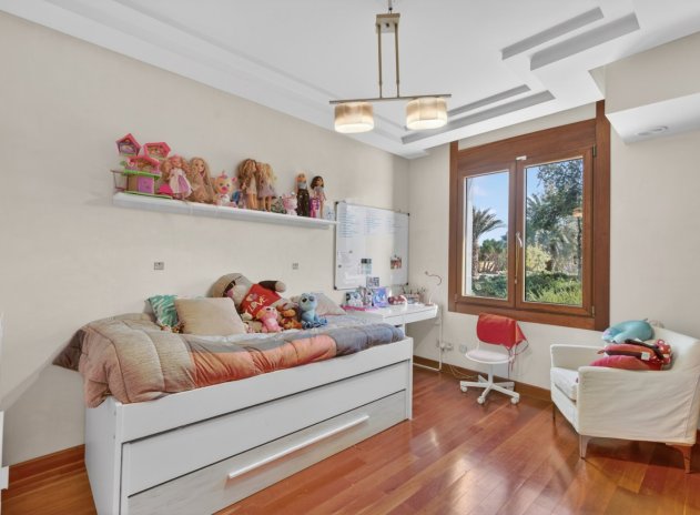 Resale - Villa * - Elche