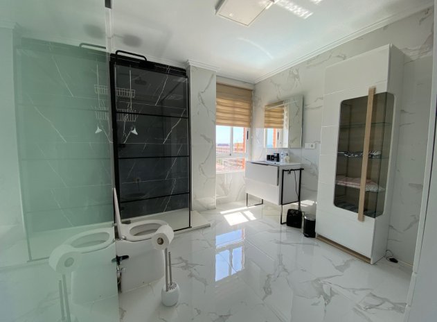 Resale - Apartment / Flat * - Torrevieja * - Punta Prima