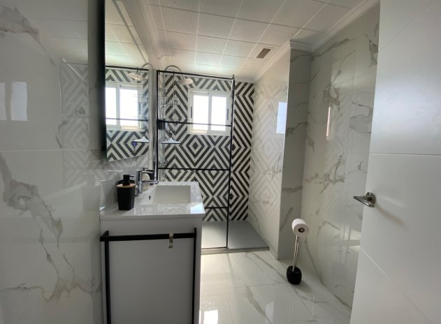 Resale - Apartment / Flat * - Torrevieja * - Punta Prima