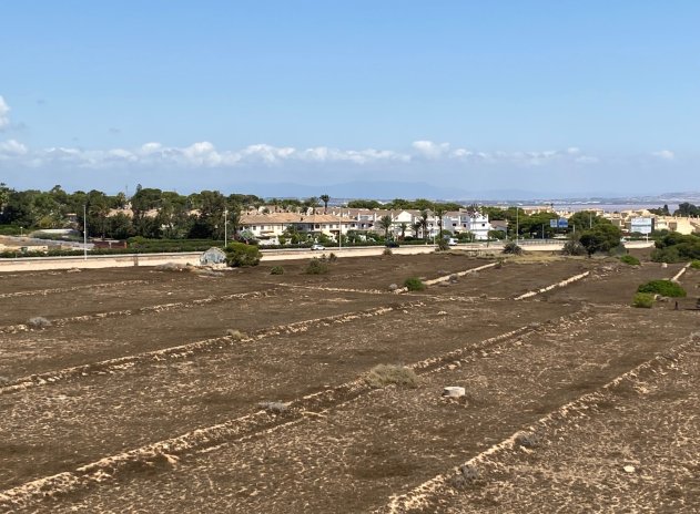 Resale - Apartment / Flat * - Torrevieja * - Punta Prima