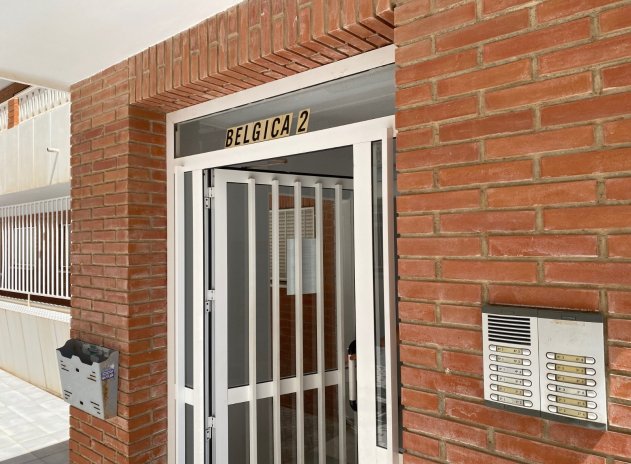 Resale - Apartment / Flat * - Torrevieja * - Punta Prima