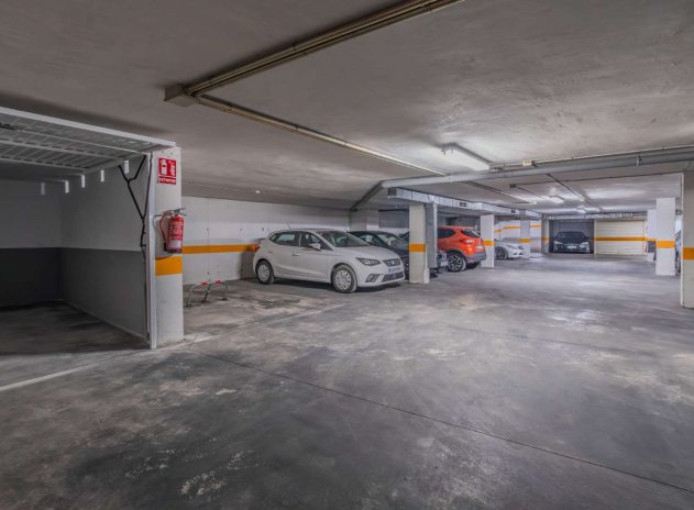 Herverkoop - Parkeerplaats / Garage - Torrevieja - Parque de las Naciones